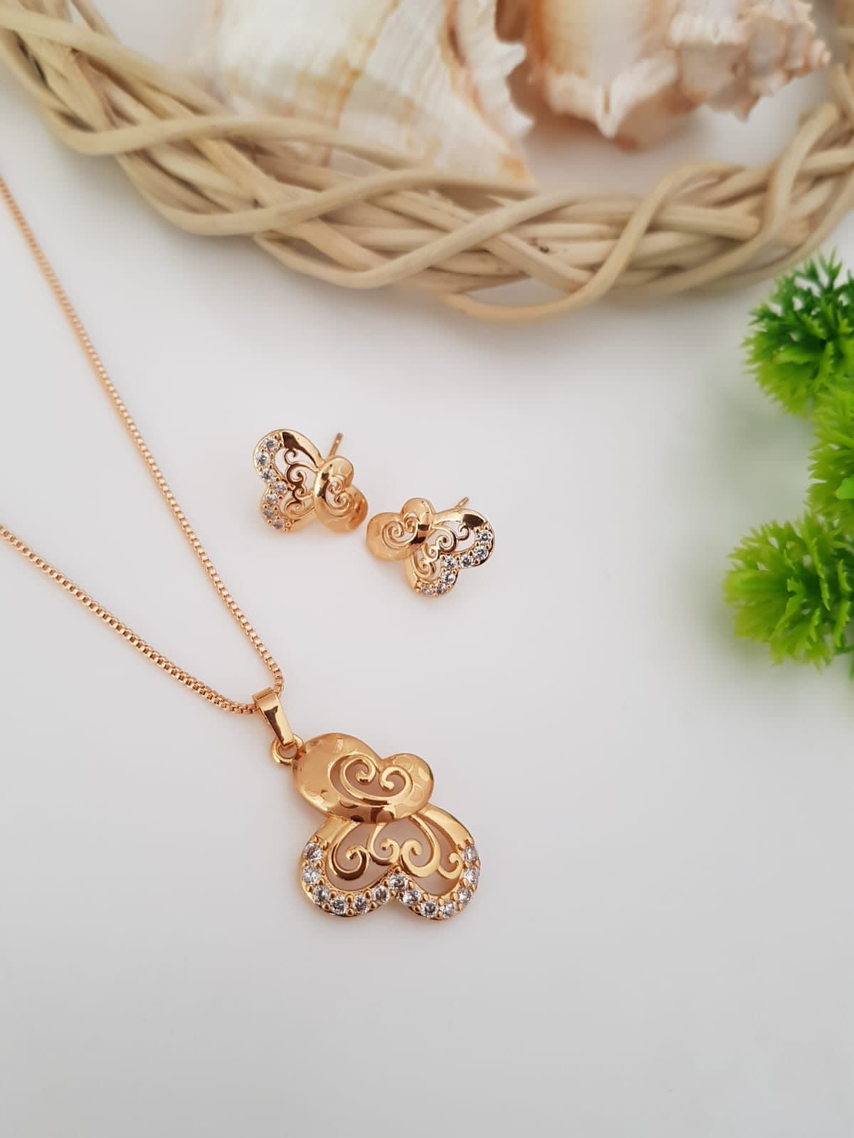 Beautiful Rose Gold Butterfly Chain Pendant Set