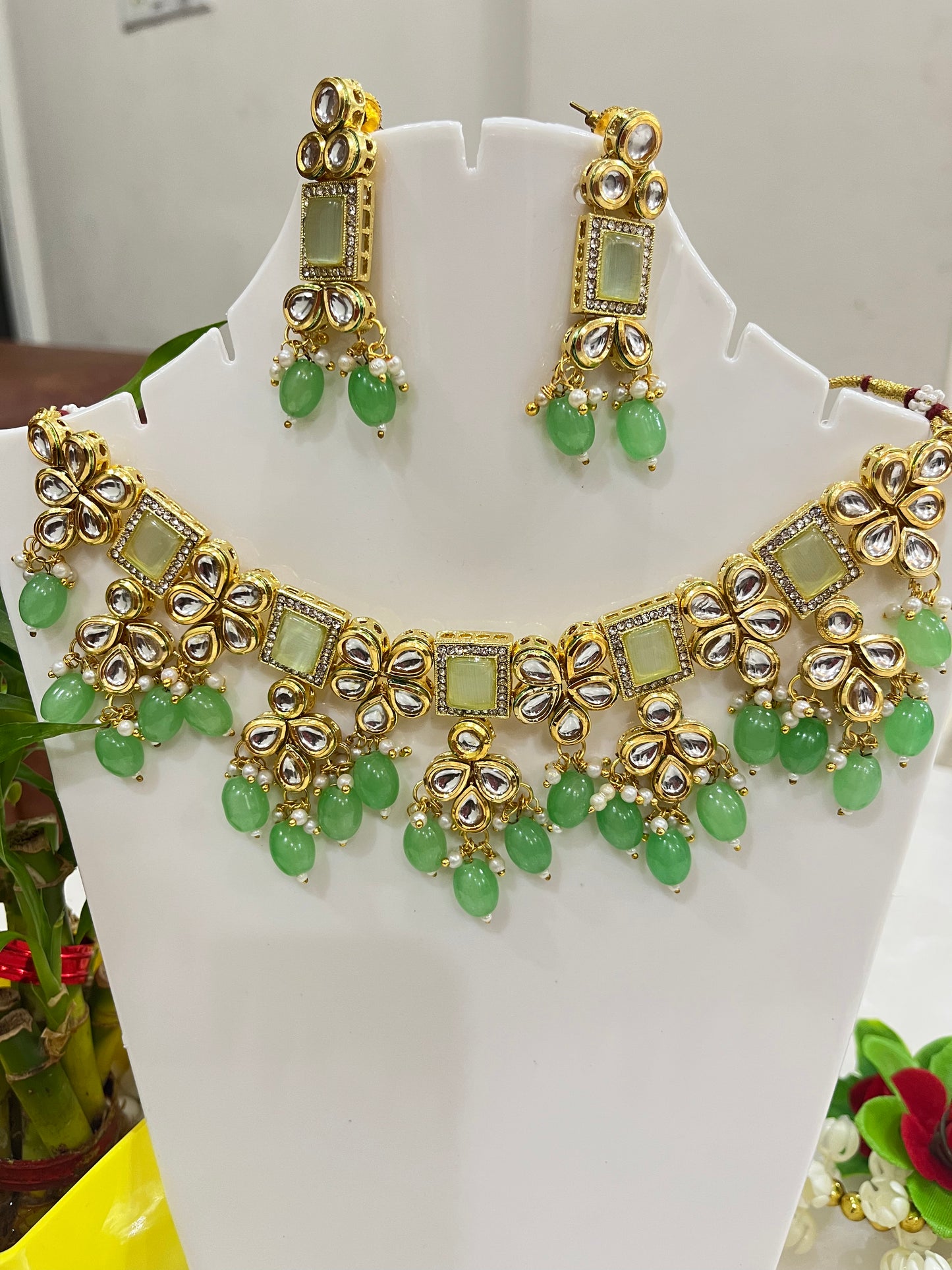 Partywear Kundan Flower Design Necklace Set