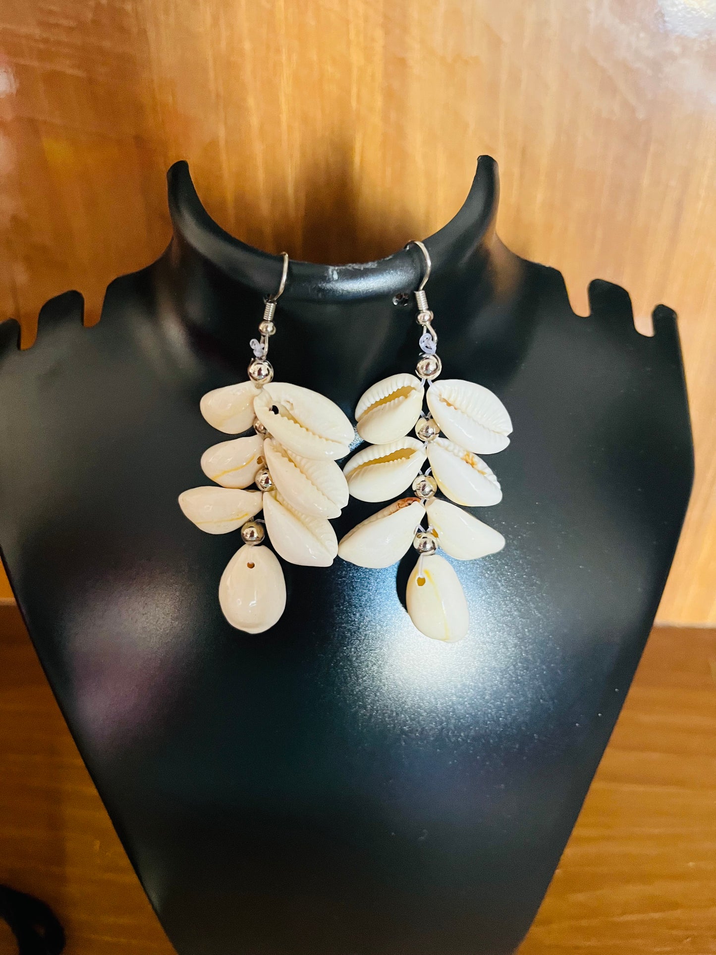 Beautiful cowrie necklace set